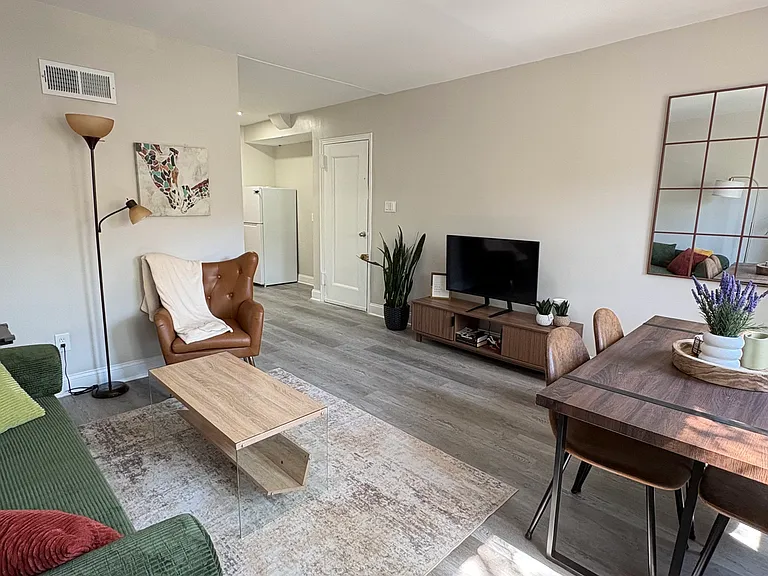 1520-1524 Queen St NE #1522-1 — Photo 5