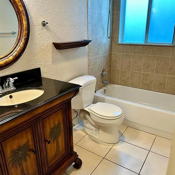 2190 SE 5th St #3-B — Photo 3