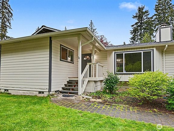 4th image of 8203 181st Avenue E