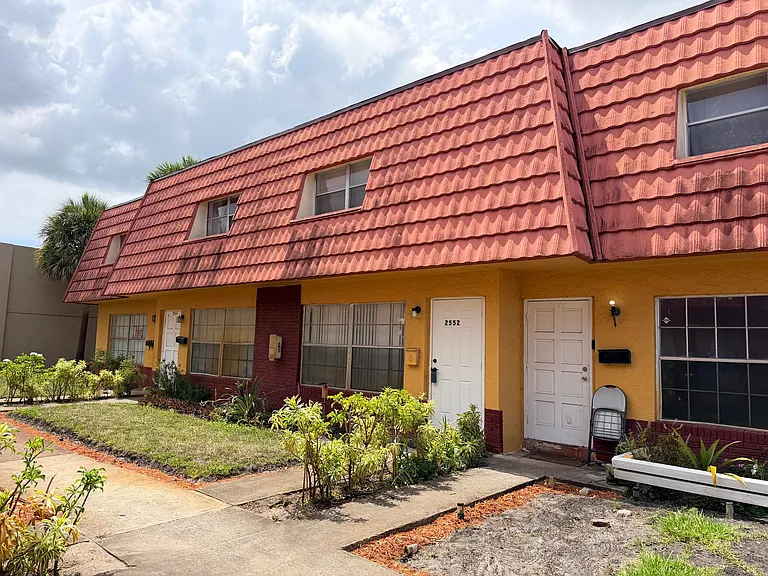 2552 NW 52nd Ave #B19 — Photo 2