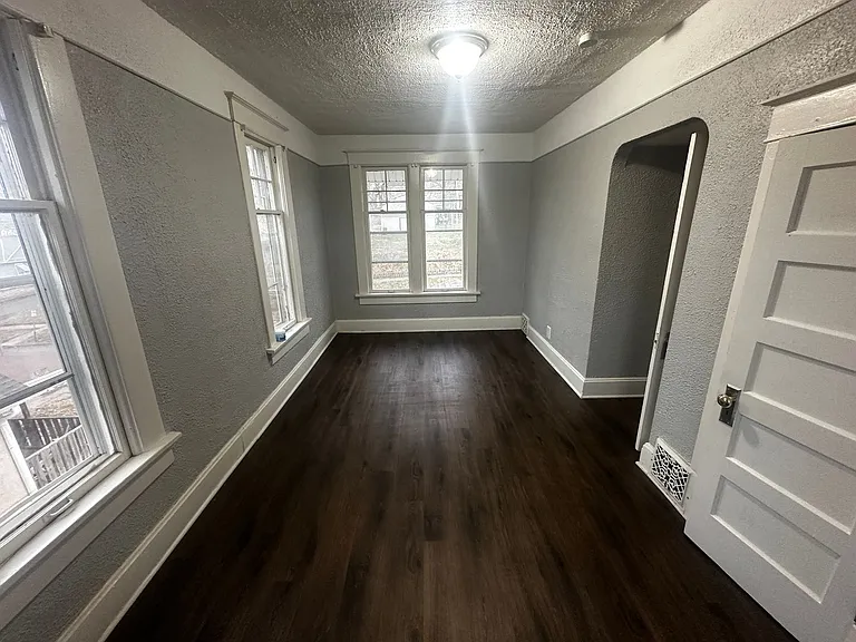 3123 Seneca St — Photo 2
