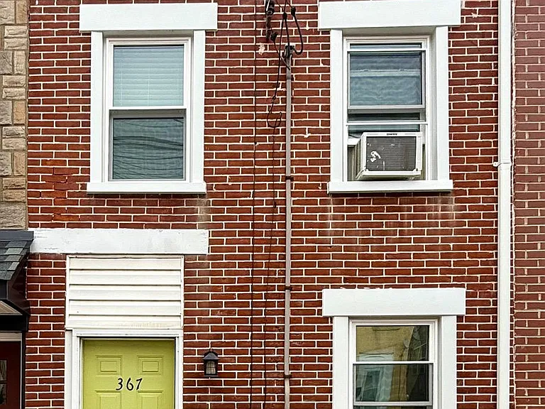 367 E Hector St — Photo 2