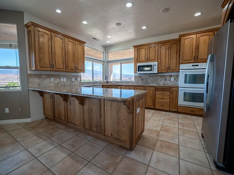2541 W Spilsbury Ct — Photo 9