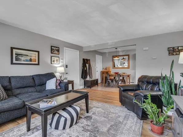 207 Samoset St APT B2, Plymouth, MA 02360