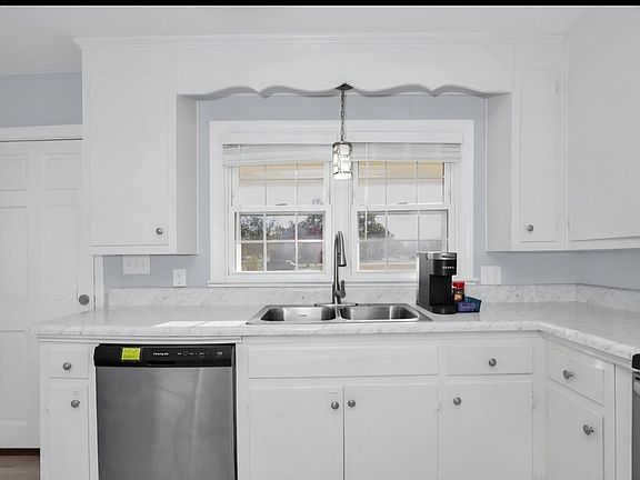 4th image of 2703 Pecan Dr #A