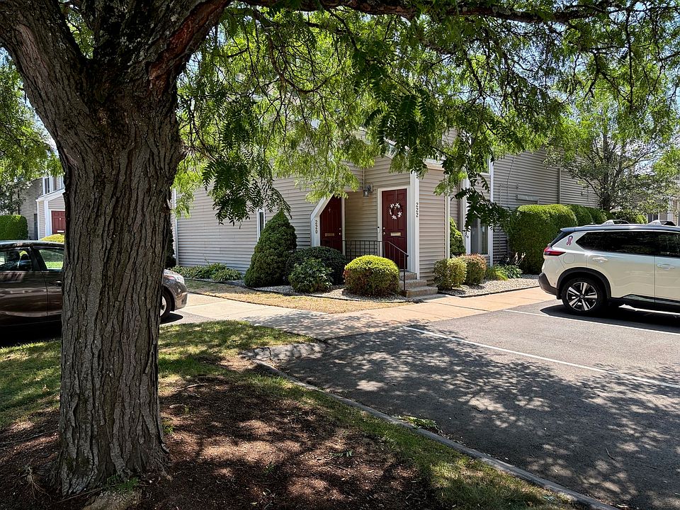 1st image of 220 Nassau Dr #220