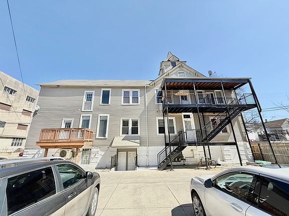 2nd image of 2947 W Cortland St