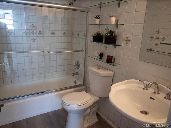 4th image of 345 Ocean Dr APT 921