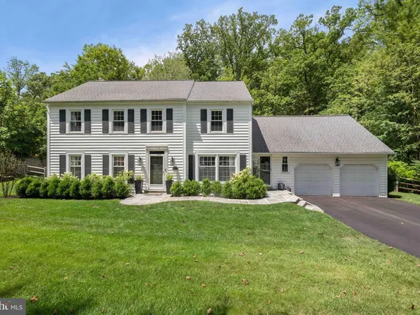 683 Hollow Rd, Wayne, PA 19087