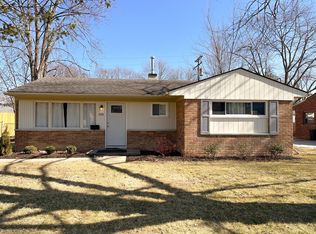 224 Kenyon Dr, Troy, MI 48083