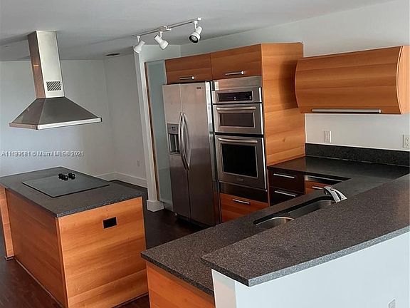 3rd image of 2950 NE 188th St APT 333