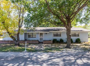 1106 N Page St, Comanche, TX 76442