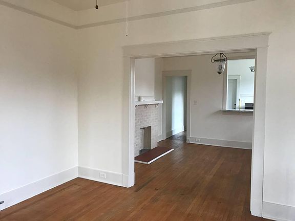 4th image of 962 Taft Pl