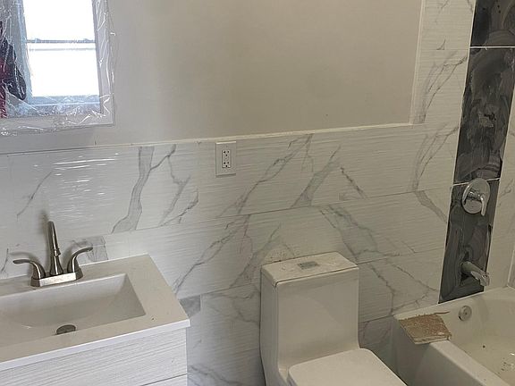2nd image of 13 Heller Pkwy Floor 2