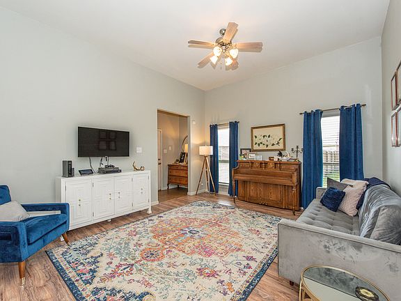 4th image of 613 Magnolia Knee Dr