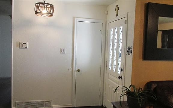 2nd image of 3005 Monticello Cir