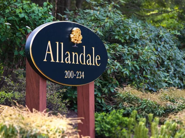 232 Allandale Rd APT 1D, Chestnut Hill, MA 02467
