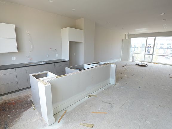 5th image of 233 Auden Ave #1