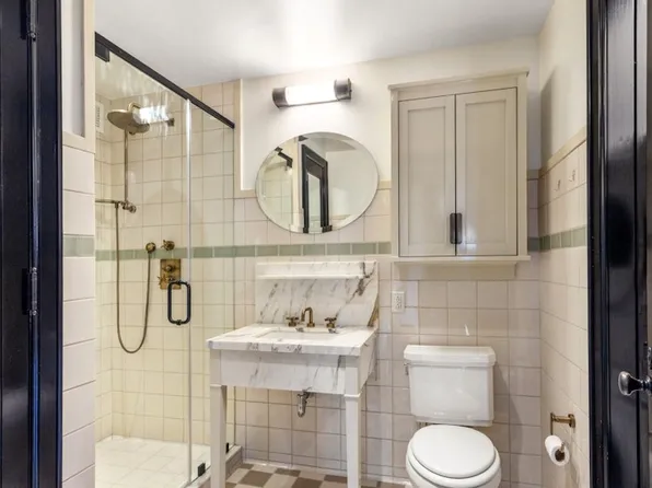 211 Elizabeth Street 5N image 10 of 10