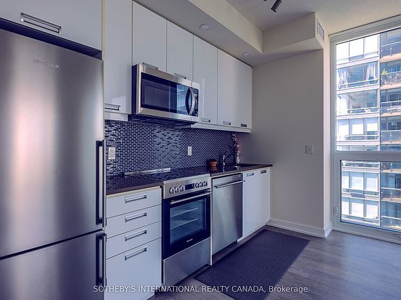 4th image of 99 John St #3807