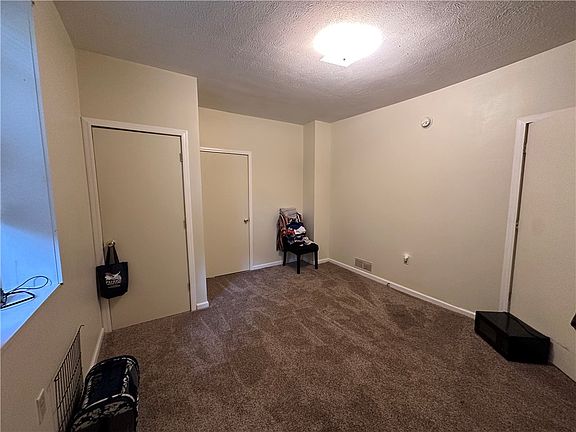 3rd image of 1006 Beaver Rd