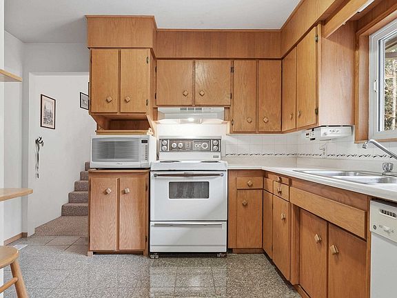 5th image of 11626 248th St