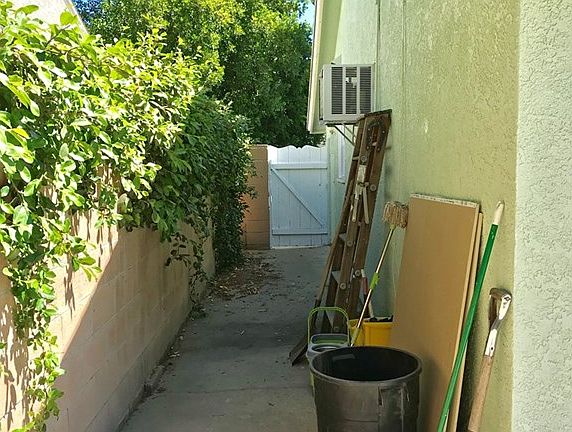 5th image of 8037 Louise Ave