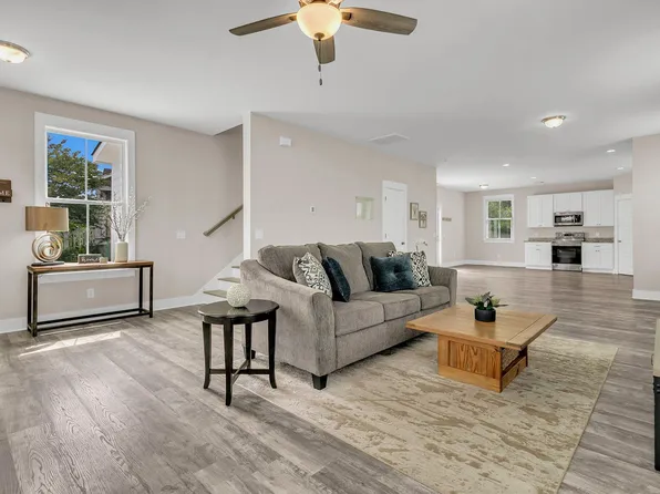 121 Brightwood Dr, Huger, SC 29450