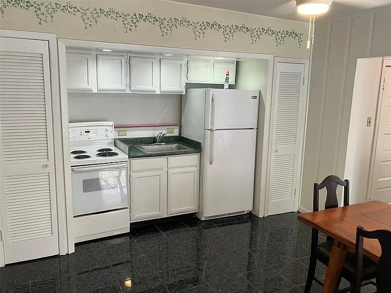 307 Stratford St #8 — Photo 7