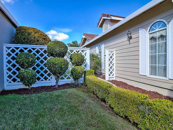 4th image of 1137 Mountain Quail Cir