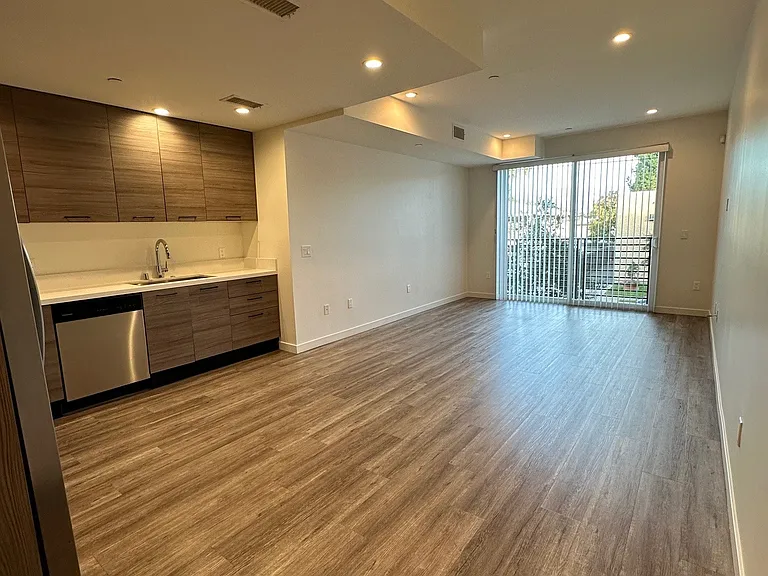 5327 Hermitage Ave — Photo 8
