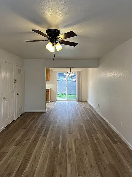 2 bed, 1.5 bath, 1033 sqft, $1,725 — Photo 2