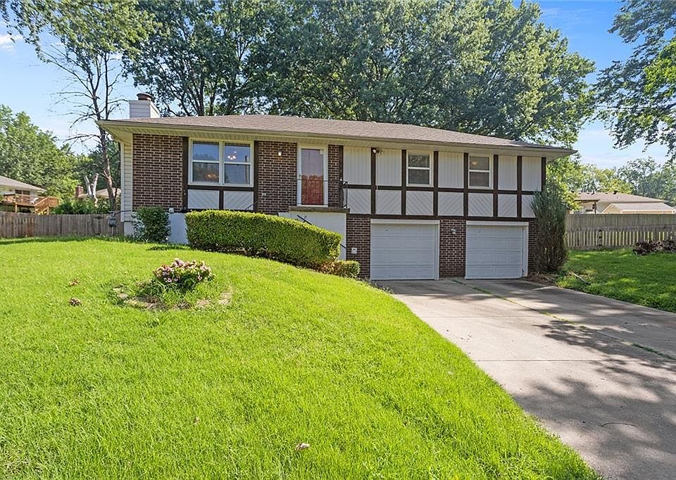 1st image of 1918 NE Grant Cir