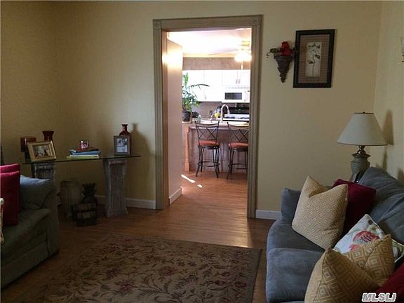 5th image of 68 Casement Ave