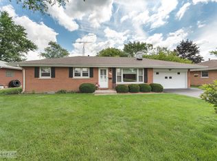 991 Greenview Dr, Aurora, IL 60505