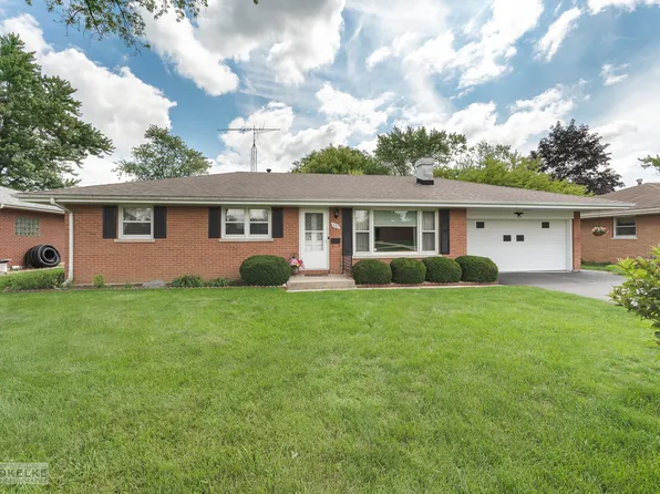 991 Greenview Dr, Aurora, IL 60505