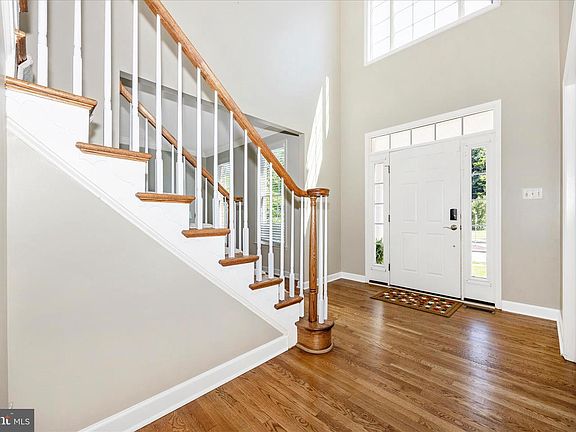 3rd image of 1510 Locksley Ln