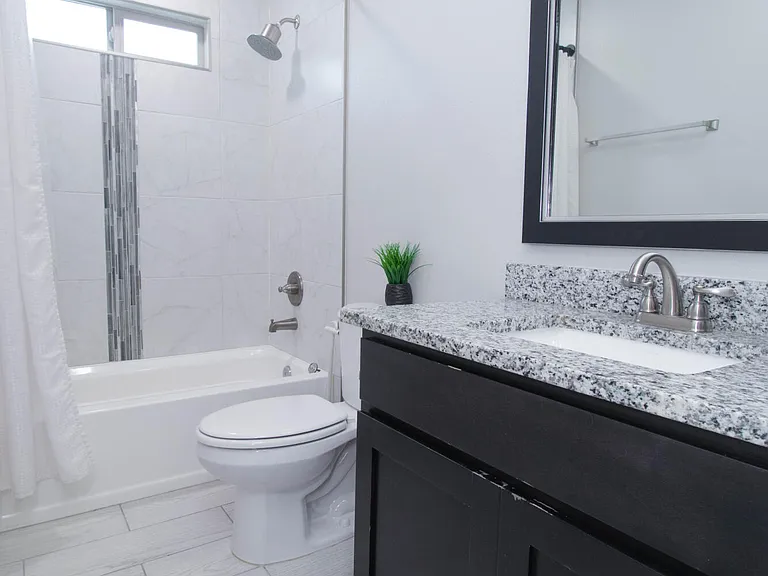 13909 Summer View Ave — Photo 33