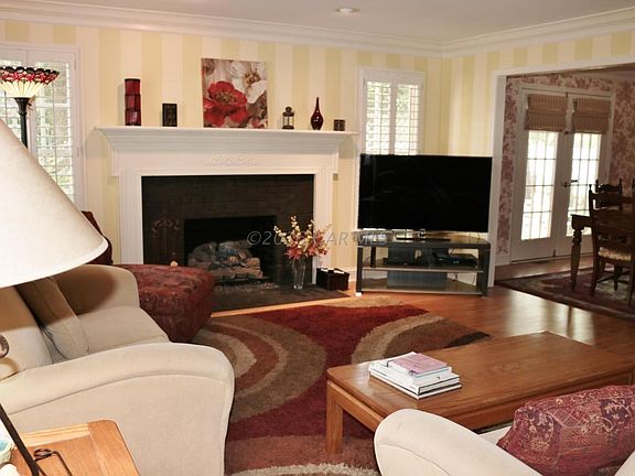 3rd image of 108 Autumn Ln