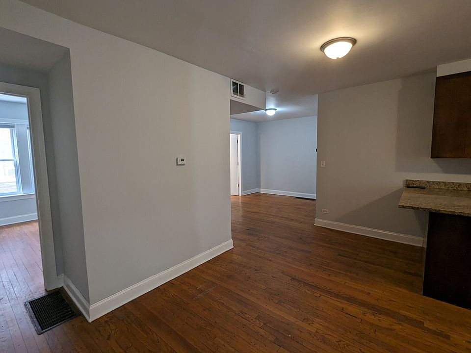 1st image of 5027 N Harding Ave #5029-1W