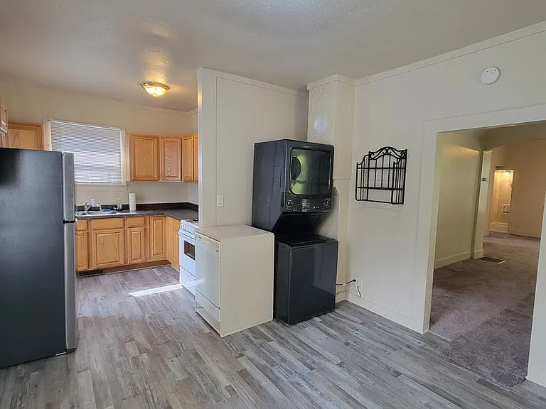 1290 Retsil Rd E — Photo 9