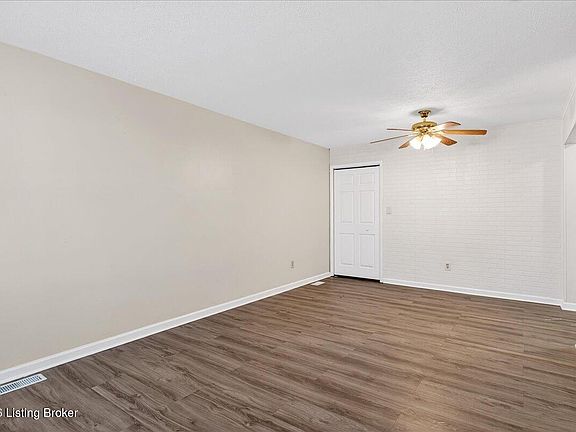 3rd image of 272 Sanna Dr
