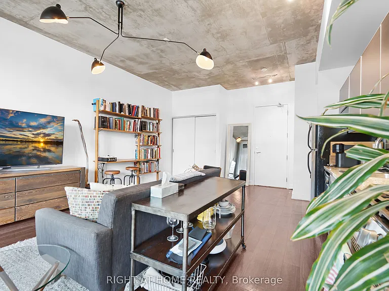 60 Bathurst St #610 — Photo 7
