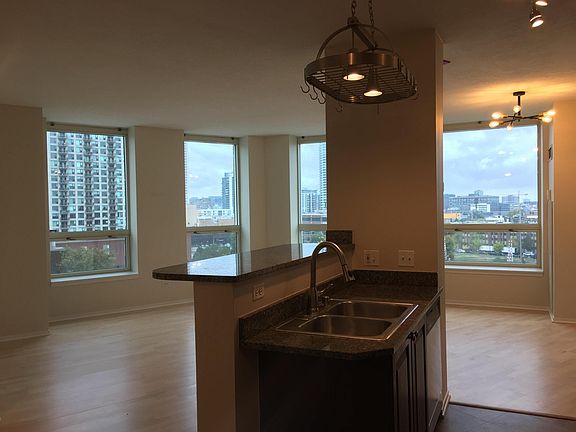 3rd image of 600 N Kingsbury St APT 811