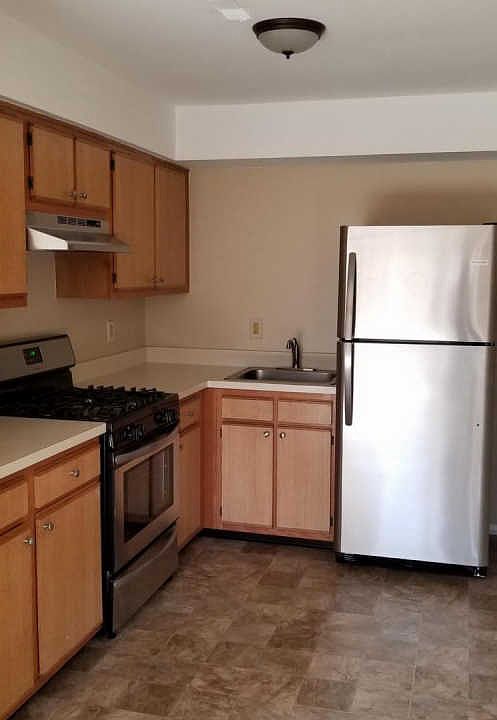 1st image of 902 Lindsley Ct