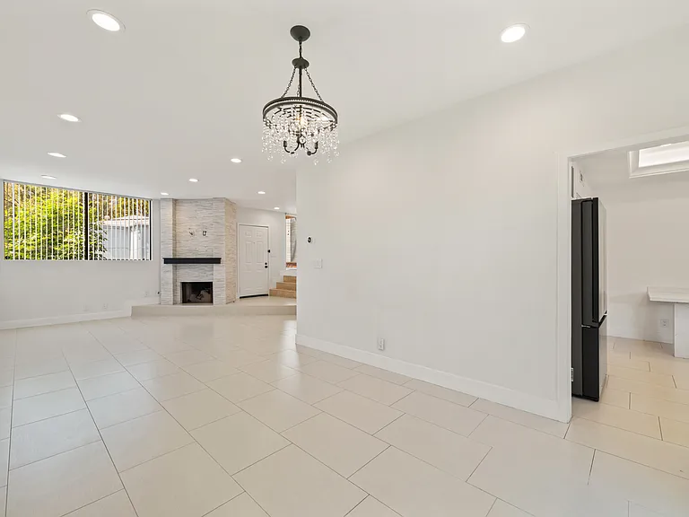 1227 N Brand Blvd #7 — Photo 4
