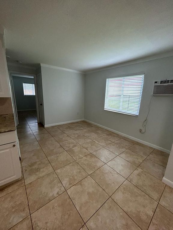 1119 NW 6th Ave APT 4, photo 4