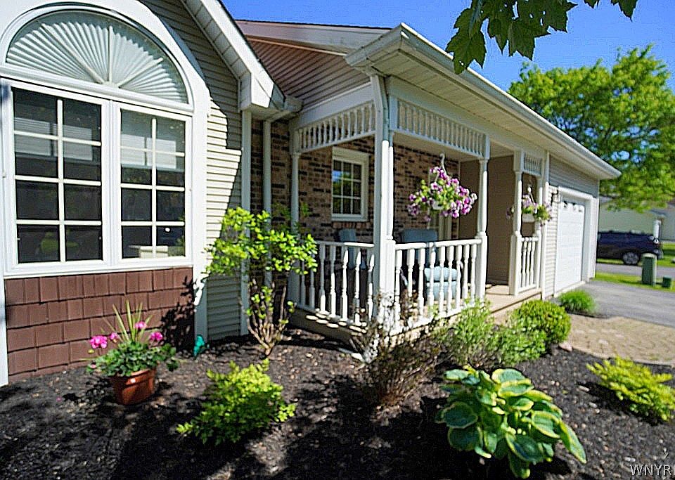 1st image of 10 Sweet Bay Ln