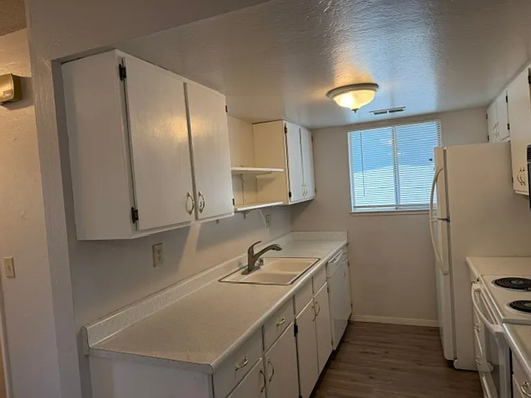 583 Bridge St — Photo 27