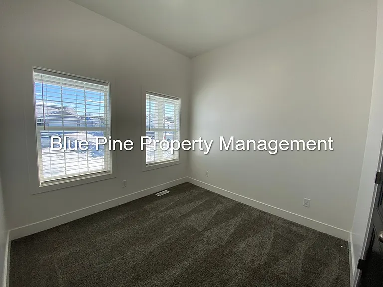 4331 N Catalina Ave — Photo 12